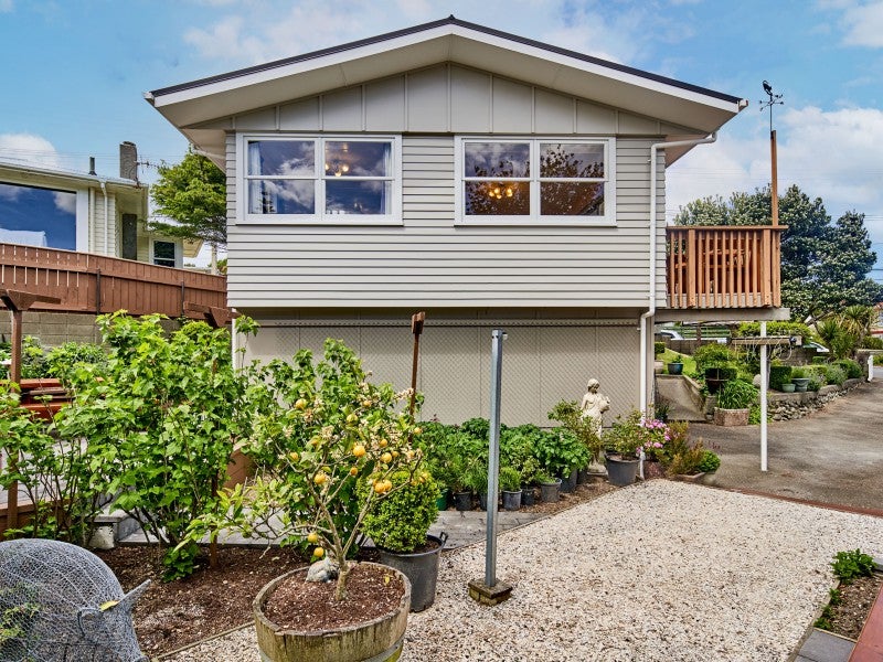 50 Mark Avenue, Paparangi, Wellington - Carousel 2