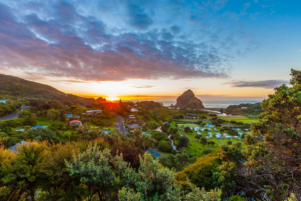 56 Seaview Road, Piha, New Lynn - Carousel 2
