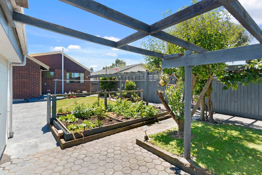37 Malabar Crescent, Broomfield, Christchurch - Carousel 2