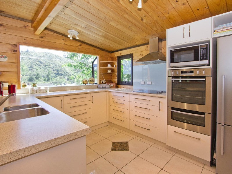 72A Hine Road, Wainuiomata, Lower Hutt - Carousel 2
