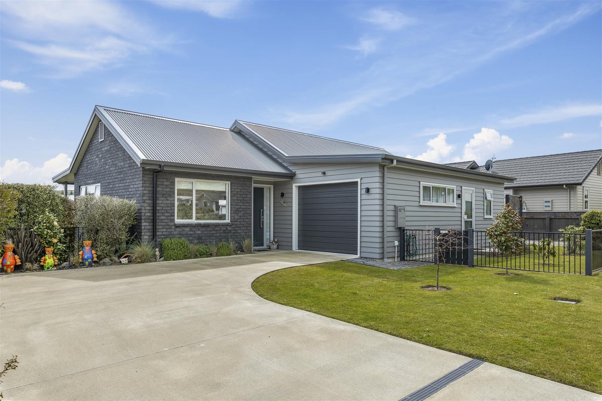 4 Rogers Place, Kinloch, Taupo - Carousel 1