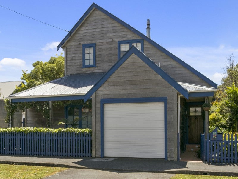 16 Karamu Street, Eastbourne, Lower Hutt - Carousel 1