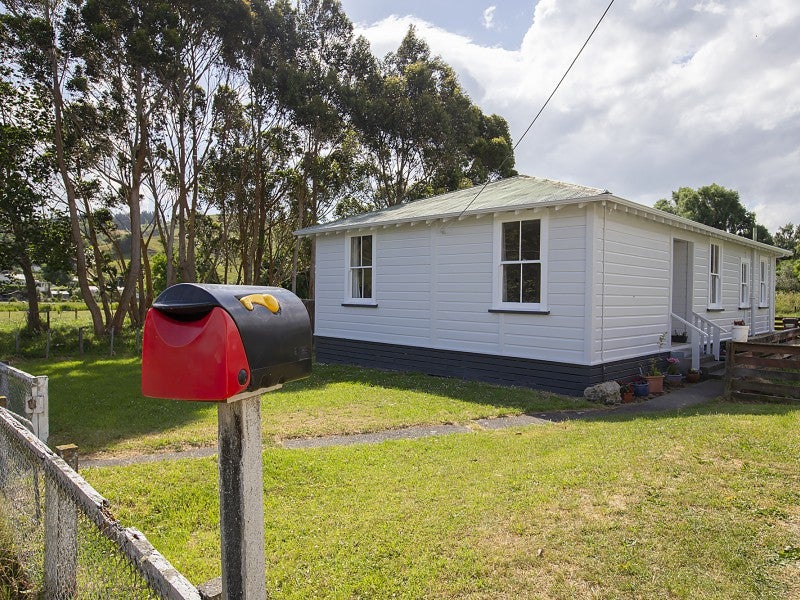6 Charles Street, Tinui - Carousel 1
