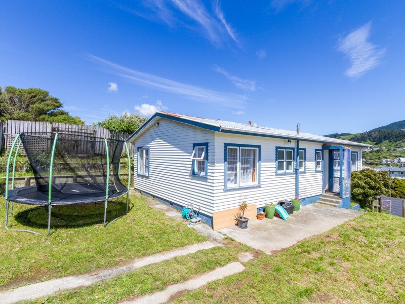 9 Anthony Street, Tawa, Wellington - Carousel 2