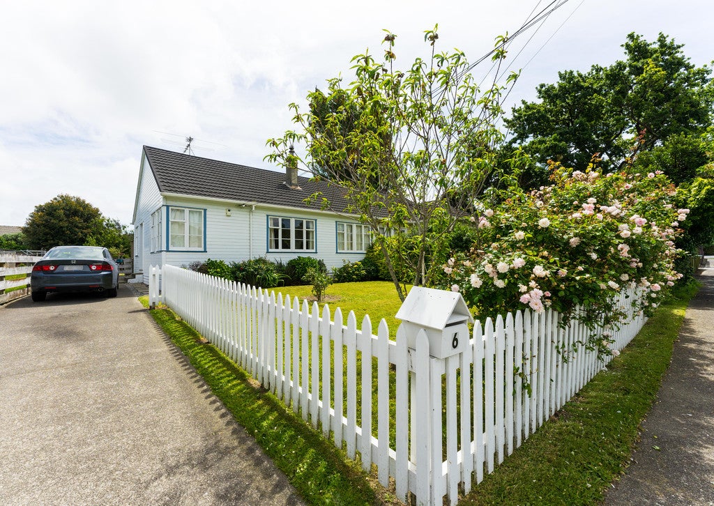 6 Gibson Crescent, Naenae, Lower Hutt - Carousel 2