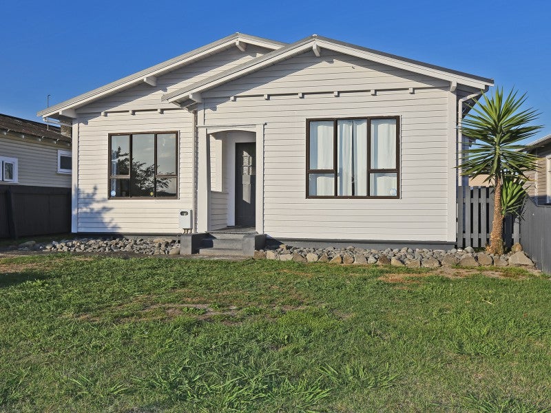 808 Queen Street West, Saint Leonards, Hastings - Carousel 1