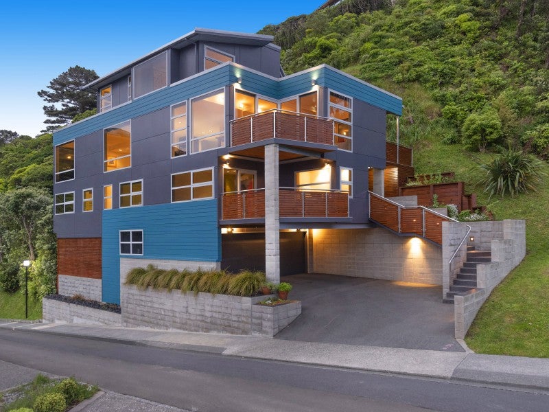 1 Sovereign Point, Kaiwharawhara, Wellington - Carousel 1