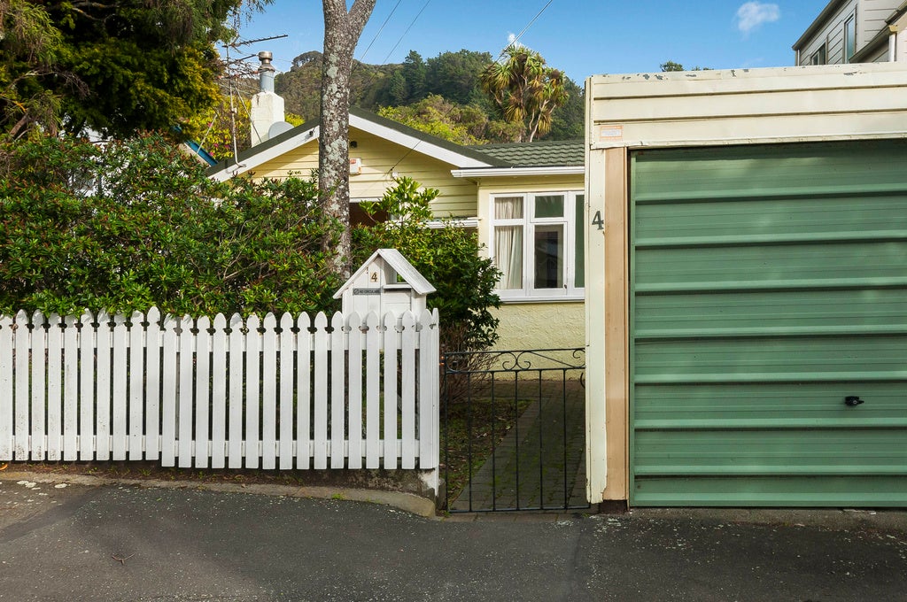 4 Kowhai Street, Eastbourne, Lower Hutt - Carousel 2