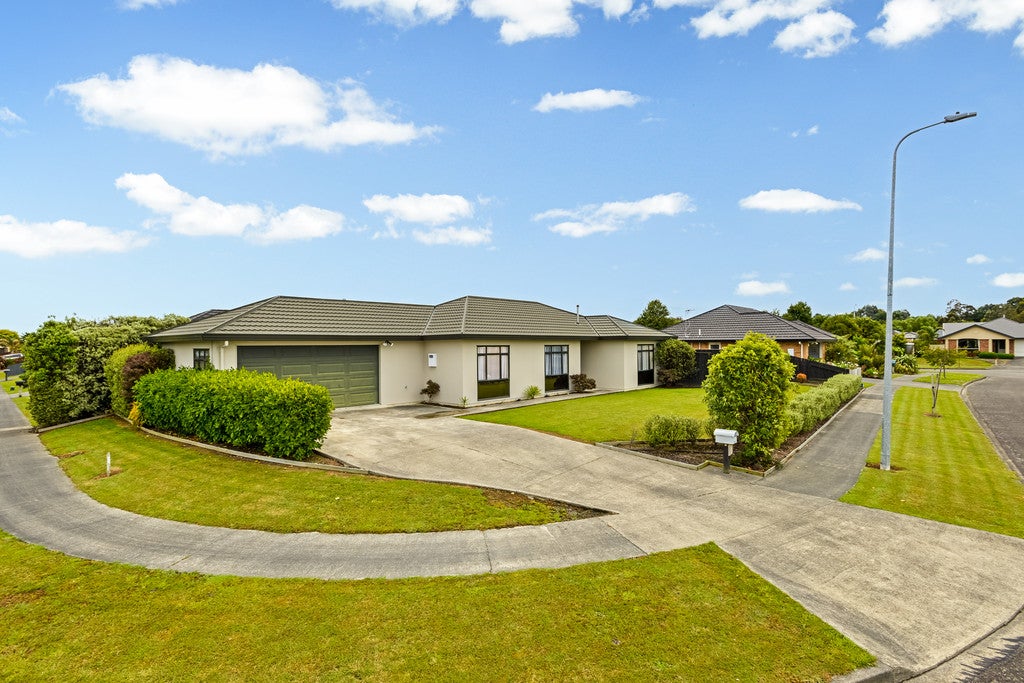28 Meridian Grove, Kelvin Grove, Palmerston North - Carousel 1