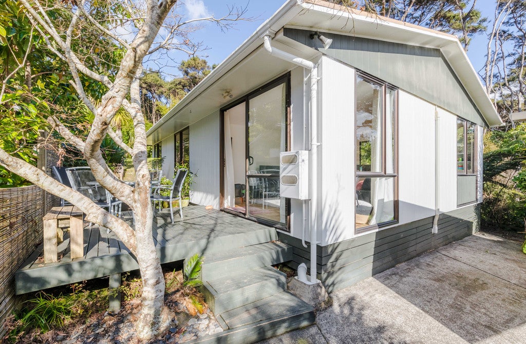 2/77 Woodfern Crescent, Titirangi, Auckland - Carousel 1