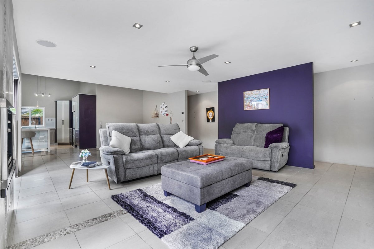 48 Barrington Drive, Huntington, Hamilton - Carousel 2