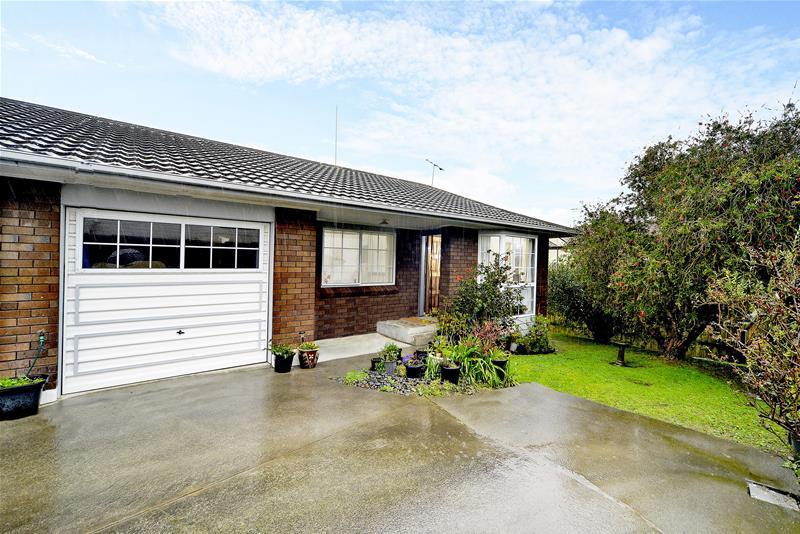 2/61 Aberfeldy Avenue, Highland Park, Auckland - Carousel 1