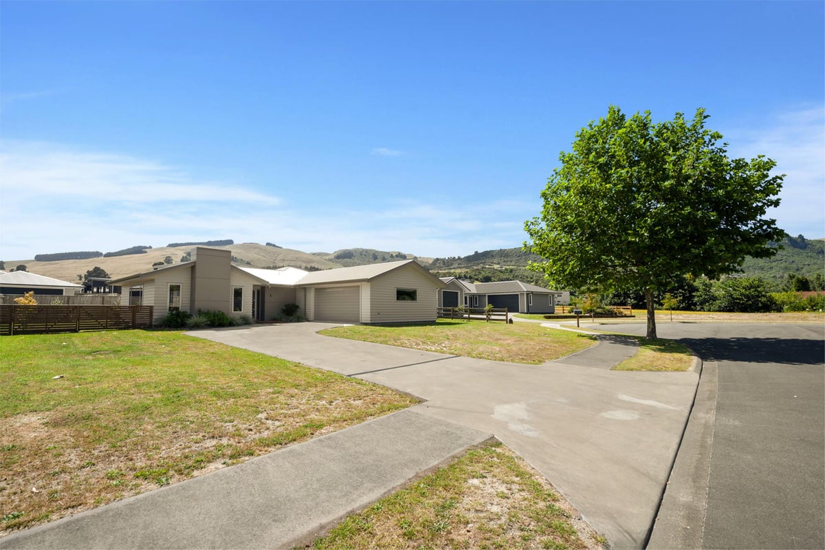7 Rogers Place, Kinloch, Taupo - Carousel 2