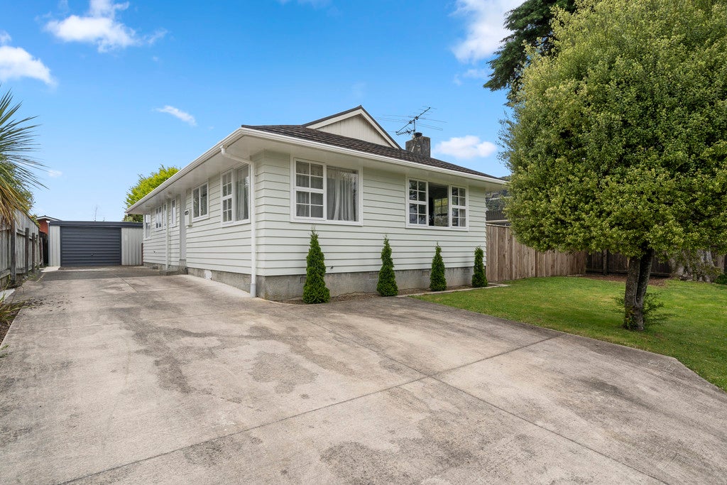107 California Drive, Totara Park, Upper Hutt - Carousel 1