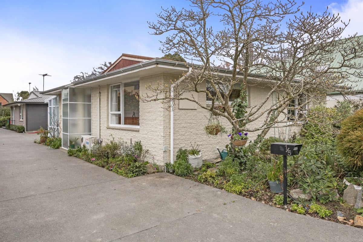 1/5 Esher Place, Saint Martins, Christchurch - Carousel 1