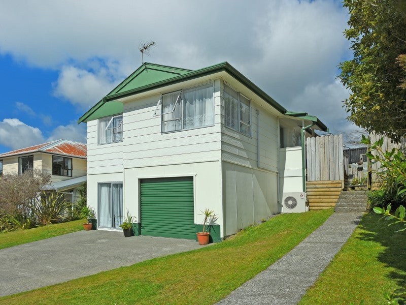 11 Whitechapel Grove, Stokes Valley, Lower Hutt - Carousel 16
