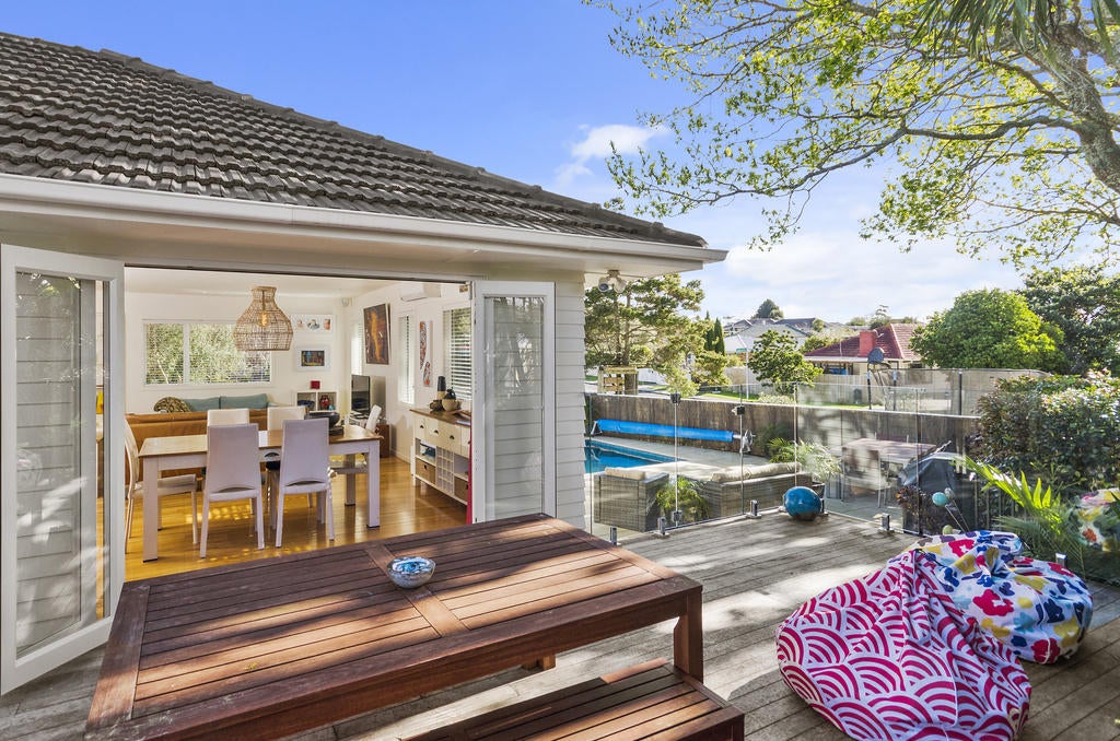 2 Shamrock Lane, Te Atatu Peninsula, Auckland - Carousel 1