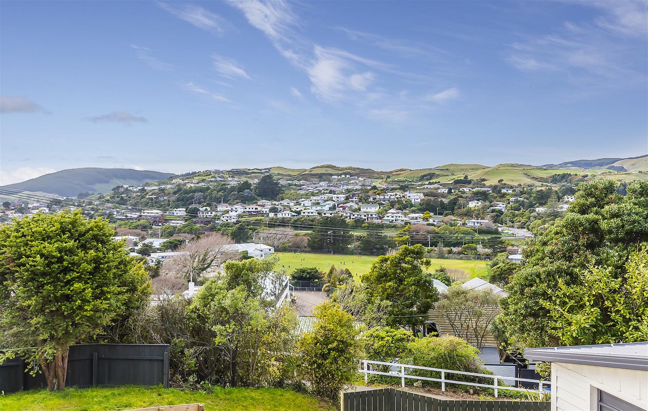 9 The Drive, Tawa, Wellington - Carousel 2