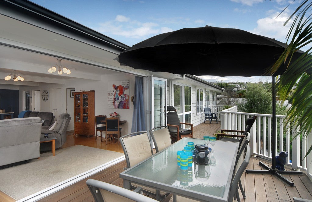 5 Shelly Beach Parade, Cockle Bay, Auckland - Carousel 2