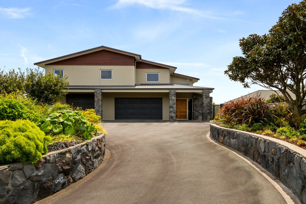 9 Manukaka Heights, Hurdon, New Plymouth - Carousel 1