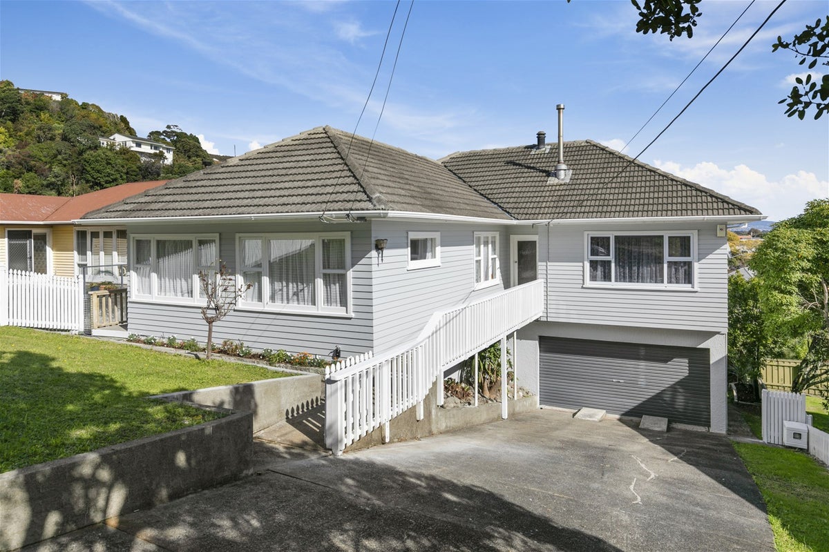 34 Tilbury Street, Fairfield, Lower Hutt - Carousel 1