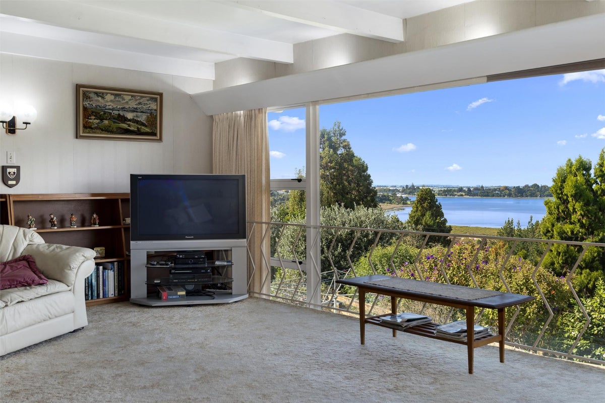 18 Claremont Terrace, Otumoetai, Tauranga - Carousel 2