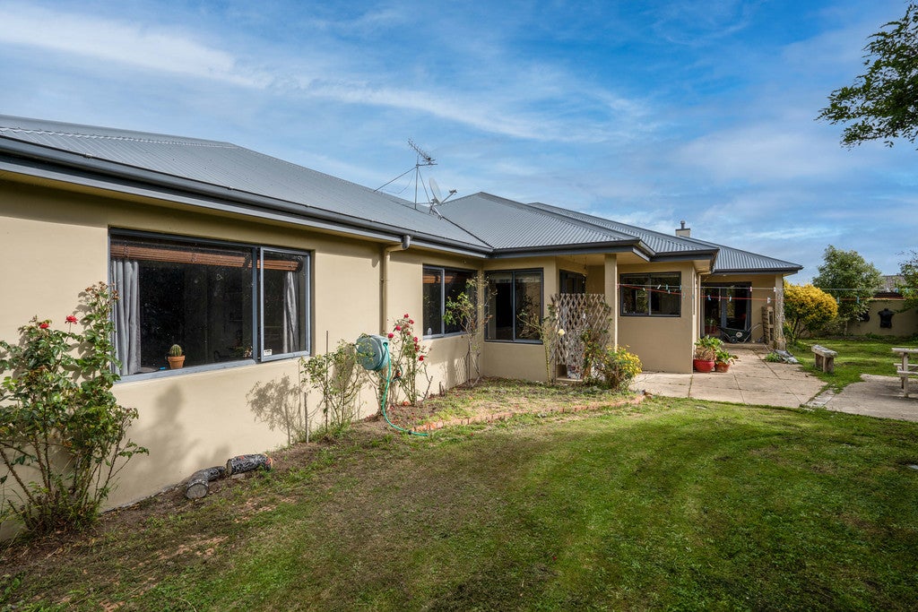 24 Clearview Drive, Milson, Palmerston North - Carousel 1