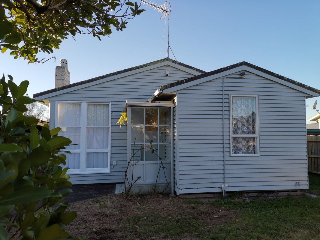 50 Maybury Street, Point England, Auckland - Carousel 1