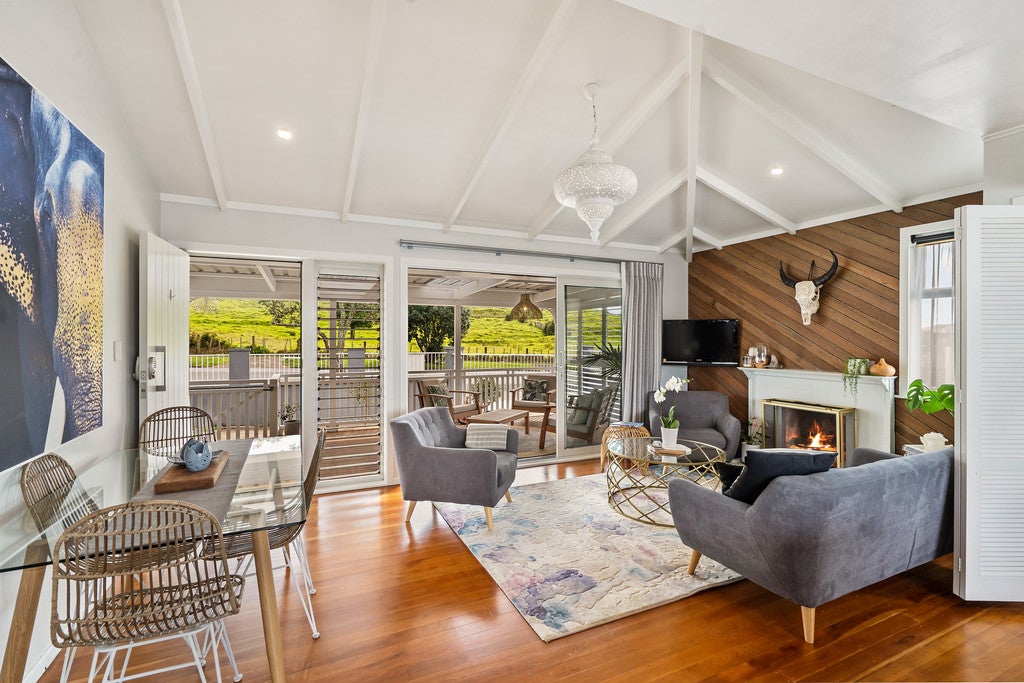 17 Mountain Road, Mangere Bridge, Auckland - Carousel 2