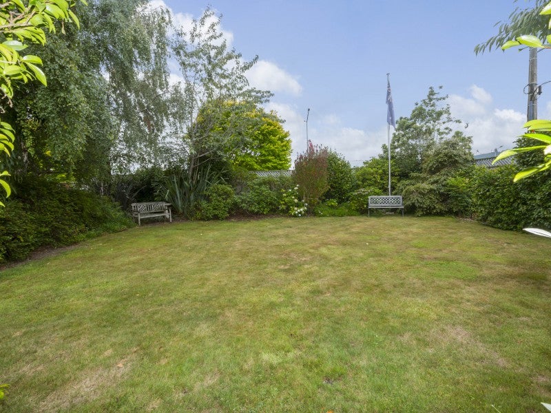 10 Sutherland Avenue, Silverstream, Upper Hutt - Carousel 19