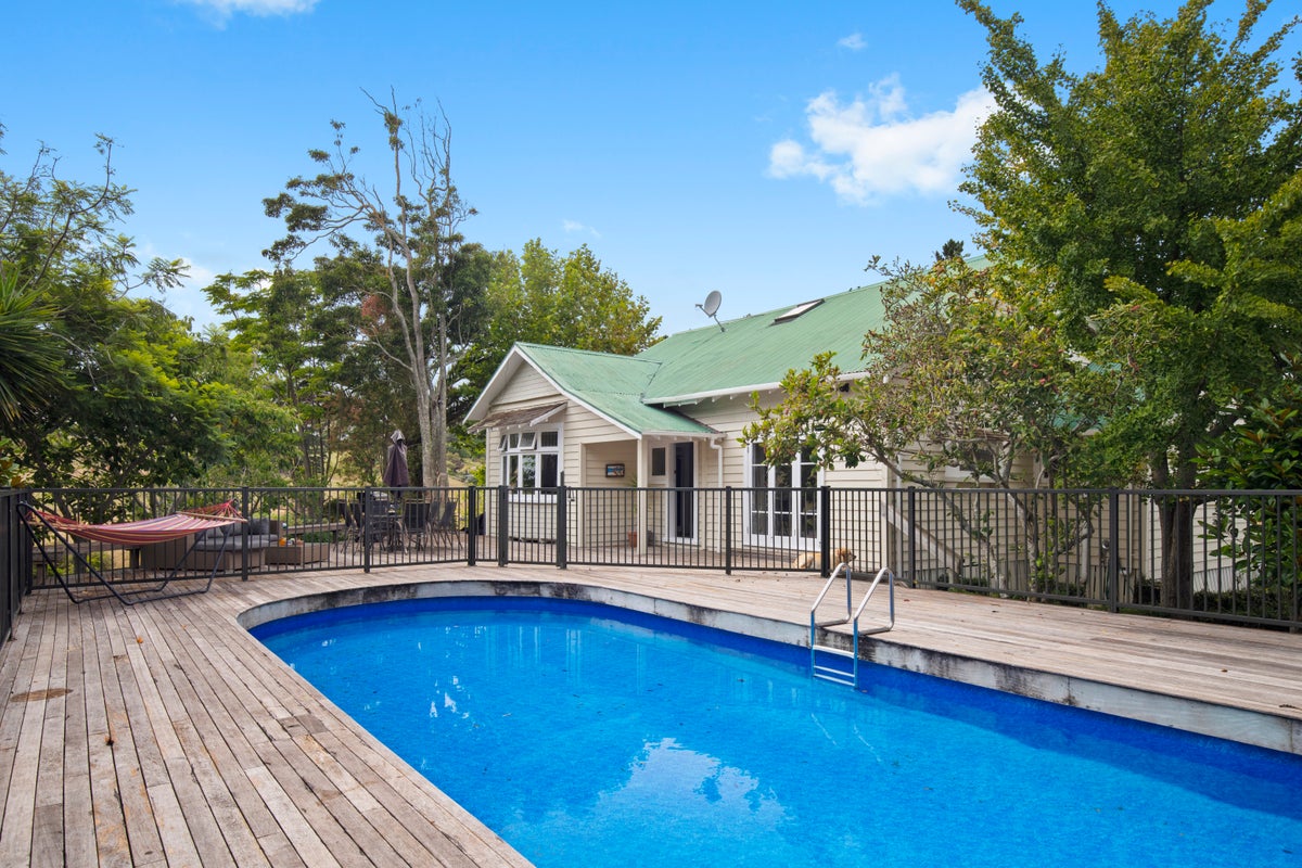 122 Reid Road, Waiuku - Carousel 1