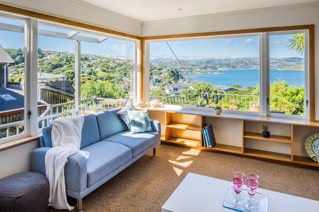 8 Ogilvy Terrace, Plimmerton, Porirua - Carousel 1