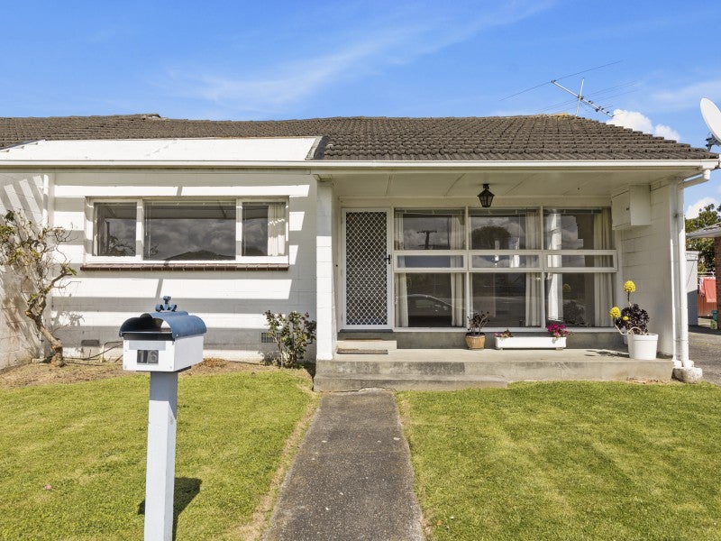 1/16 Amberley Grove, Hutt Central, Lower Hutt - Carousel 1