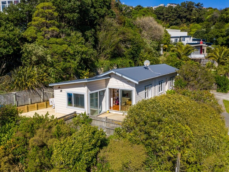 12 Paremata Crescent, Paremata, Porirua - Carousel 1
