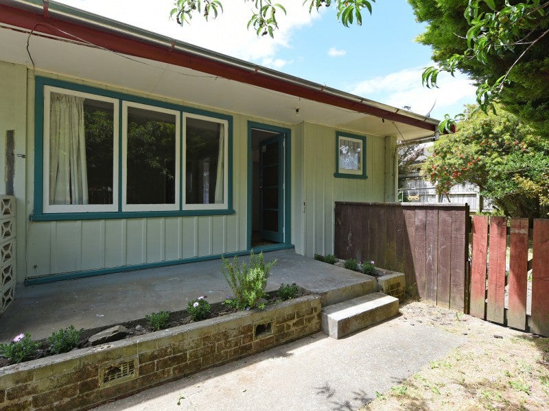 3/4 Granville Street, Silverstream, Upper Hutt - Carousel 1