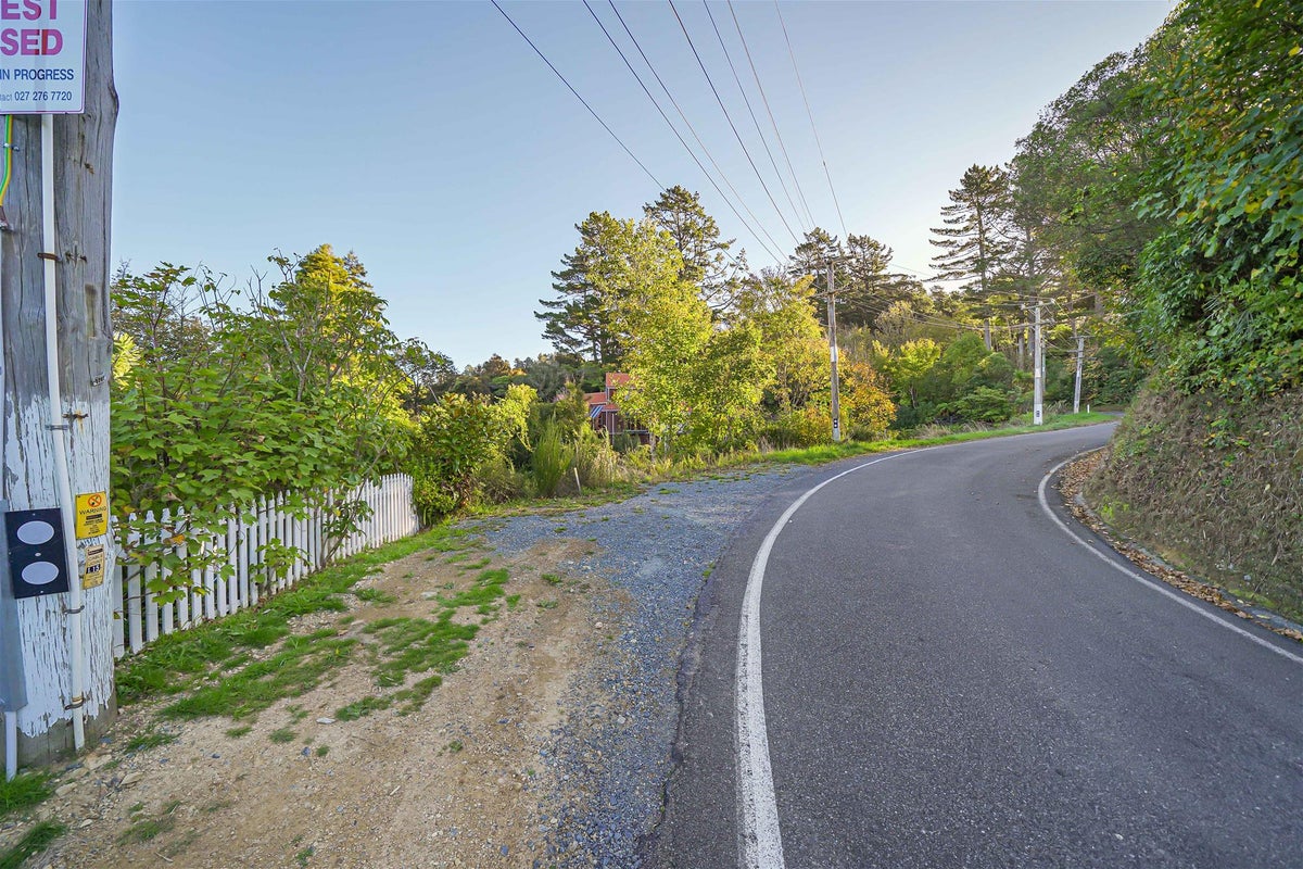 8 Avro Road, Blue Mountains, Upper Hutt - Carousel 2
