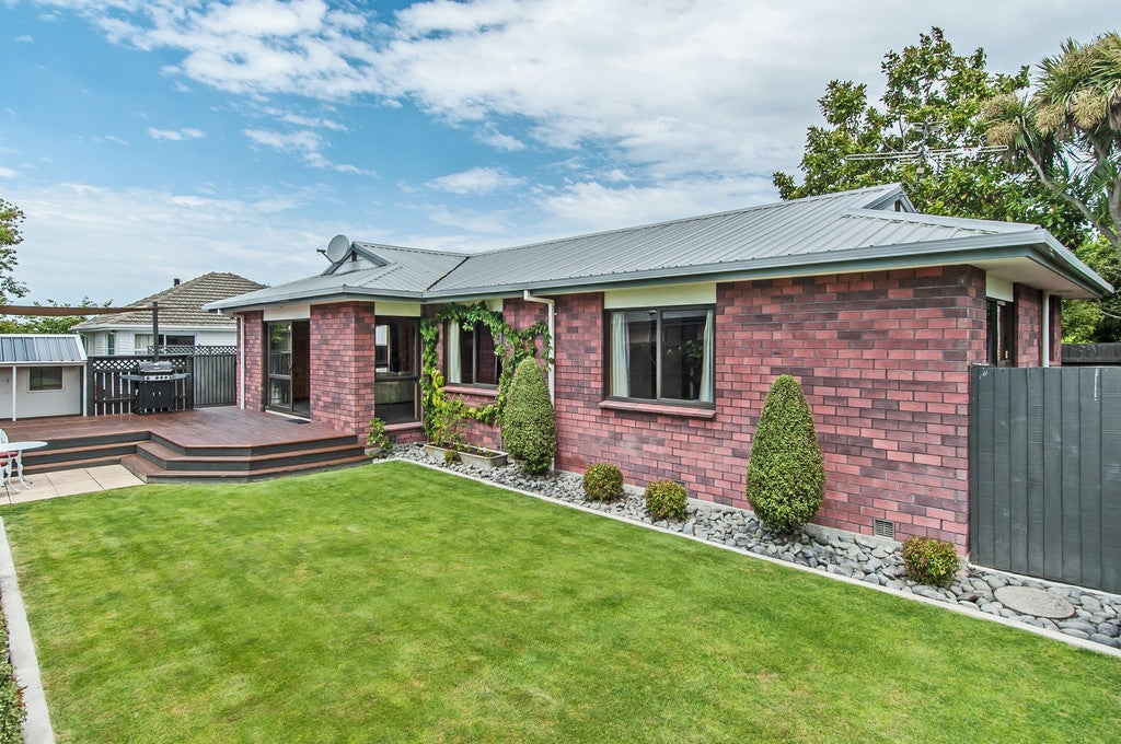 2/9 Grimseys Road, Redwood, Christchurch - Carousel 1