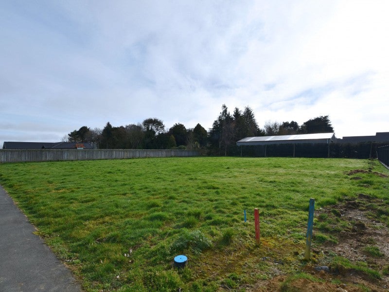 15 Lumsden Drive, WAIKIWI, INVERCARGILL - Carousel 2
