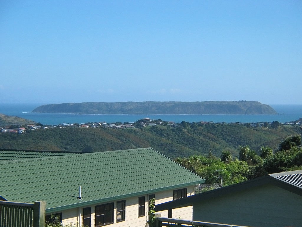 4 Coventry Close, Ascot Park, Porirua - Carousel 2
