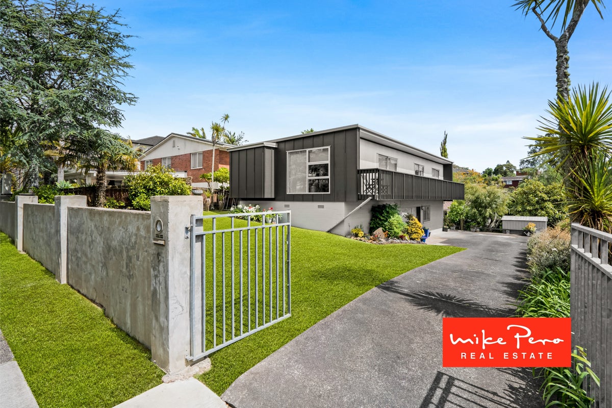 9 Armstrong Place, New Lynn, Auckland - Carousel 1