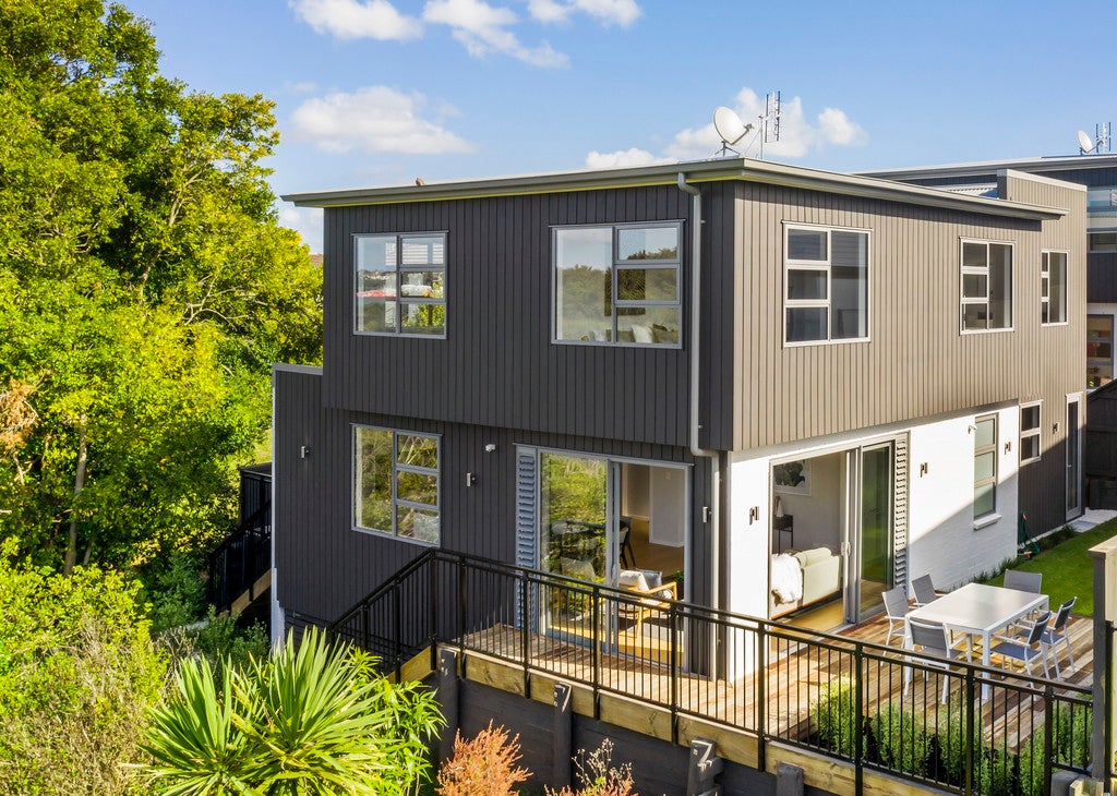16B Fernwood Place, Wai o Taiki Bay, Auckland - Carousel 1