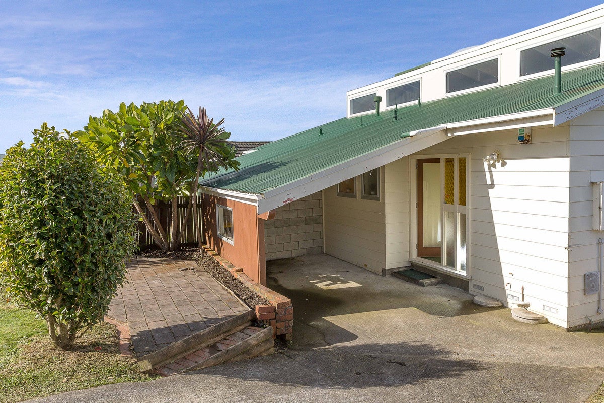 19A PARKINSON CL, WHITBY, PORIRUA - Carousel 2