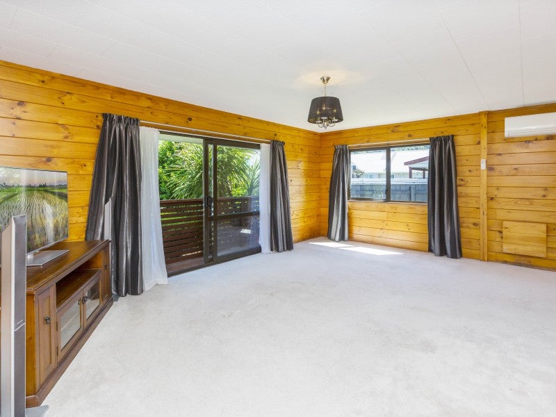 5 Laredo Grove, Totara Park, Upper Hutt - Carousel 2