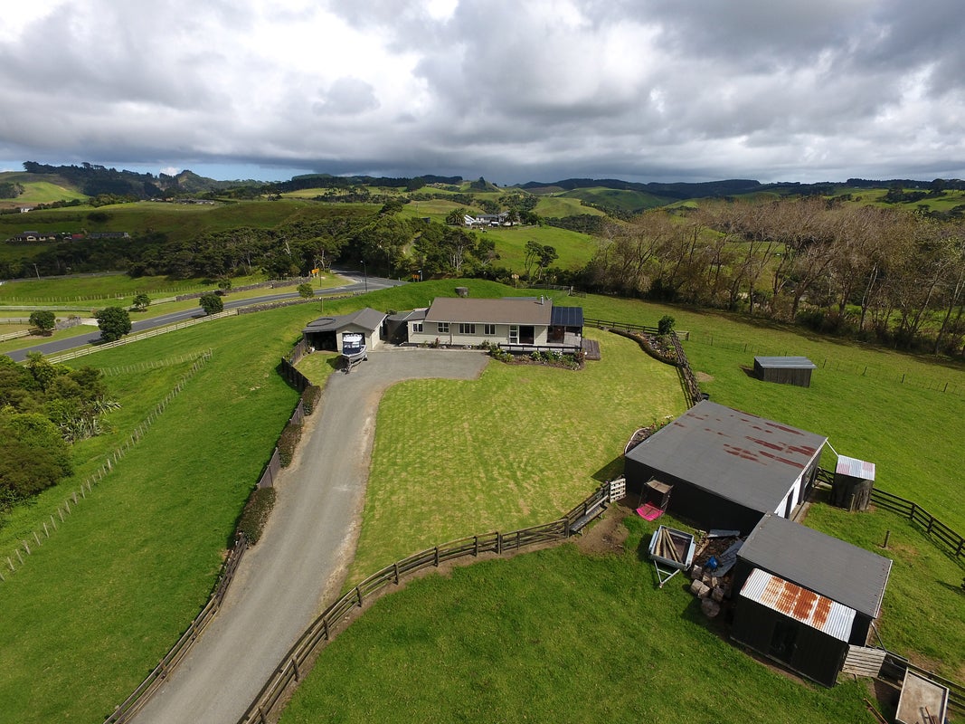 7 Kaipara Lake Road, Helensville - Carousel 2