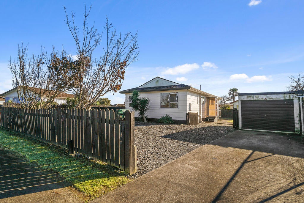 13A Etherton Drive, Weymouth, Auckland - Carousel 1