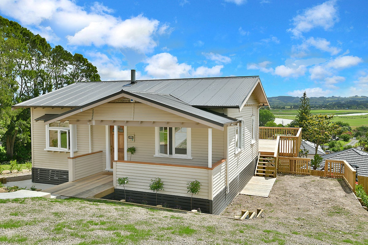 31B Saint James Avenue, Helensville, Auckland - Carousel 1