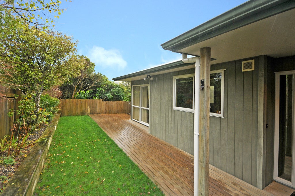 28 Alanbrooke Place, Karori, Wellington - Carousel 1