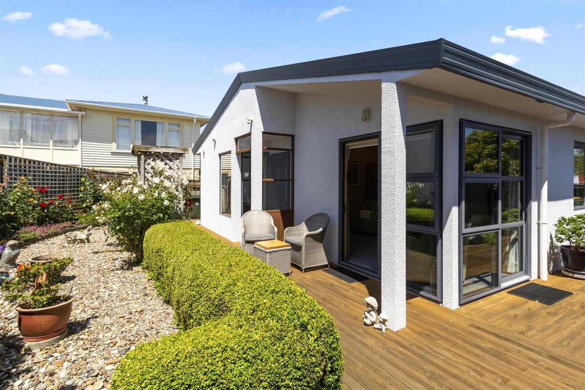 9B Bay Drive, Titahi Bay, Porirua - Carousel 1