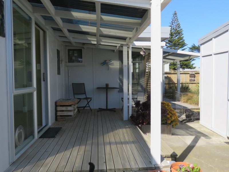 6 Raukawa Street, Himatangi Beach, Himatangi Beach - Carousel 2