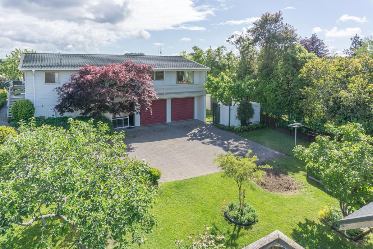 43 Sunnyhills Avenue, Glenview, Hamilton - Carousel 1